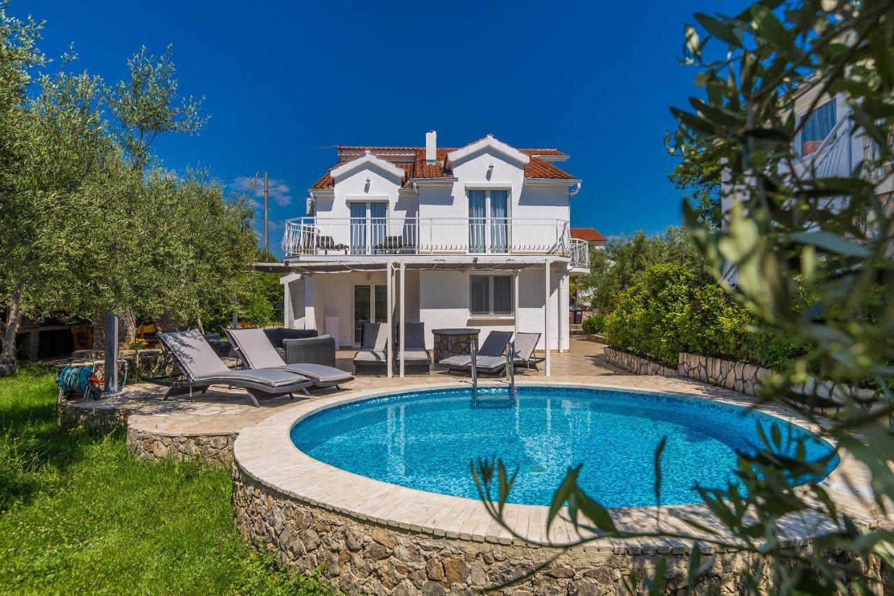 Holiday Home Olive Garden Brzac Екстериор снимка