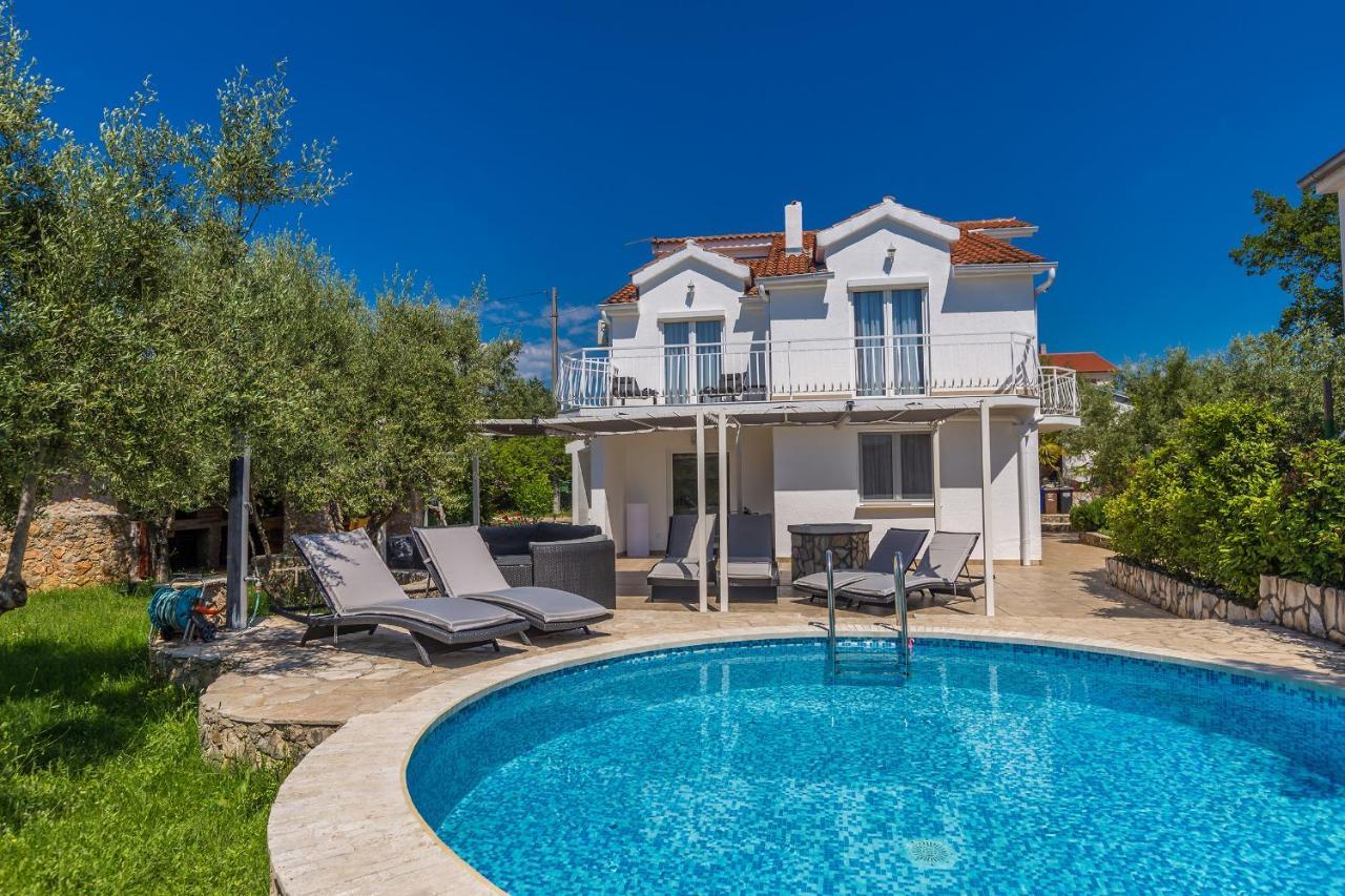 Holiday Home Olive Garden Brzac Екстериор снимка