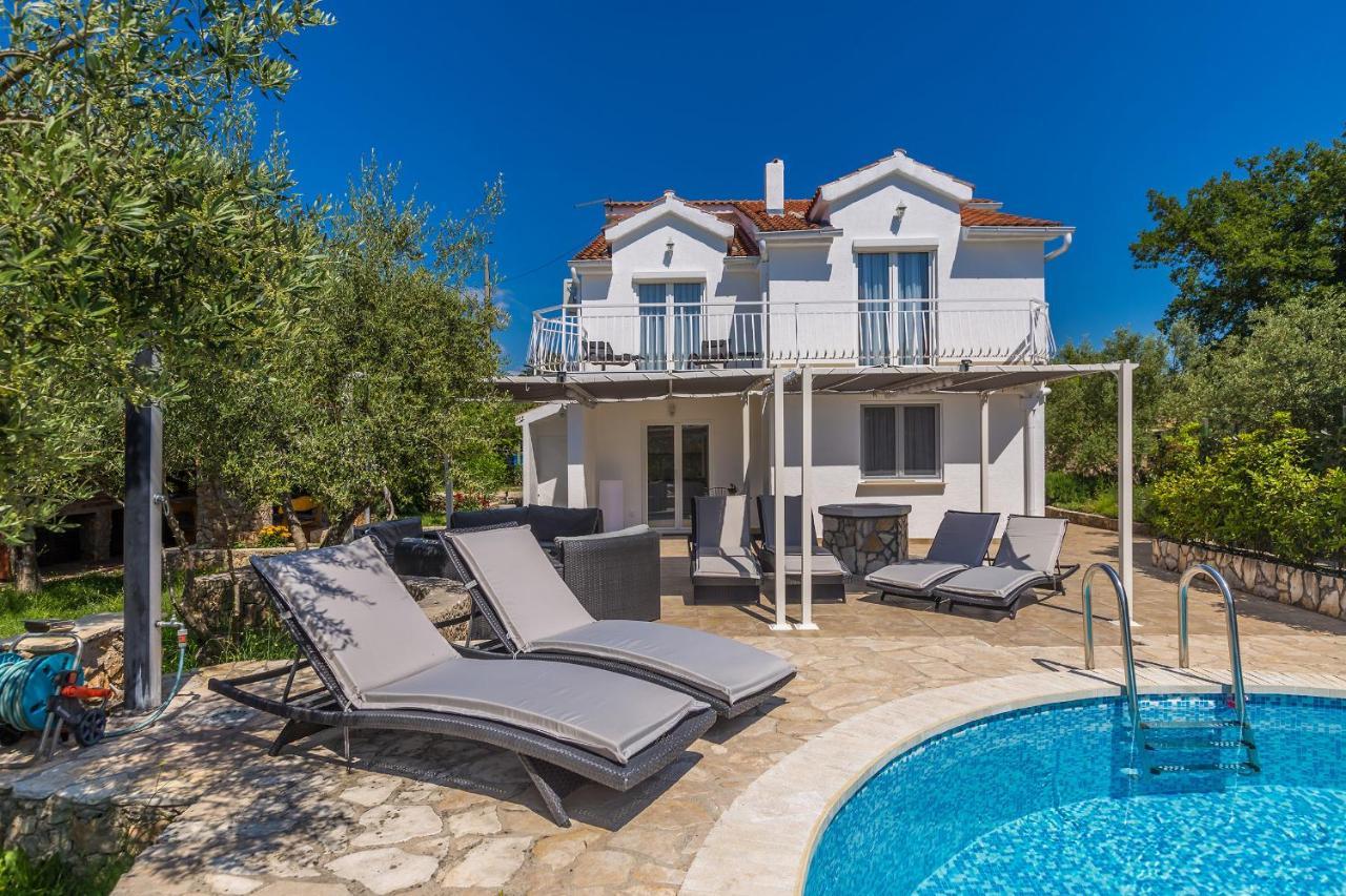 Holiday Home Olive Garden Brzac Екстериор снимка