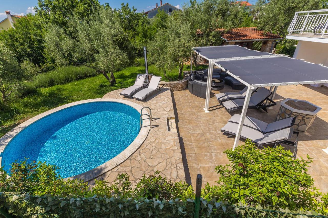 Holiday Home Olive Garden Brzac Екстериор снимка