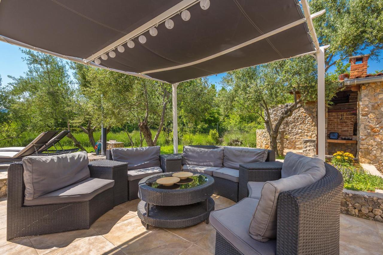 Holiday Home Olive Garden Brzac Екстериор снимка