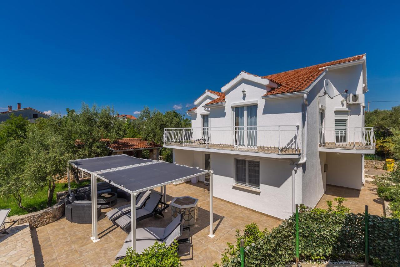 Holiday Home Olive Garden Brzac Екстериор снимка