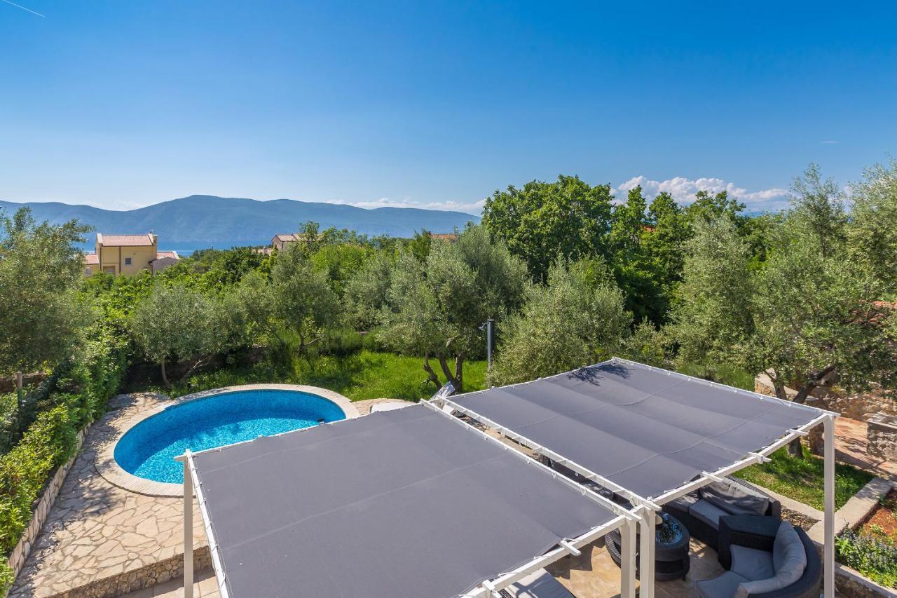 Holiday Home Olive Garden Brzac Екстериор снимка