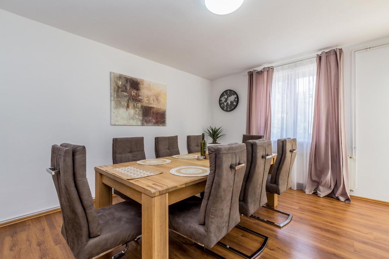 Holiday Home Olive Garden Brzac Екстериор снимка