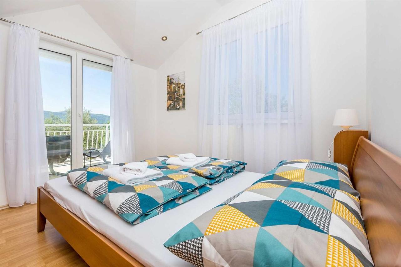 Holiday Home Olive Garden Brzac Екстериор снимка
