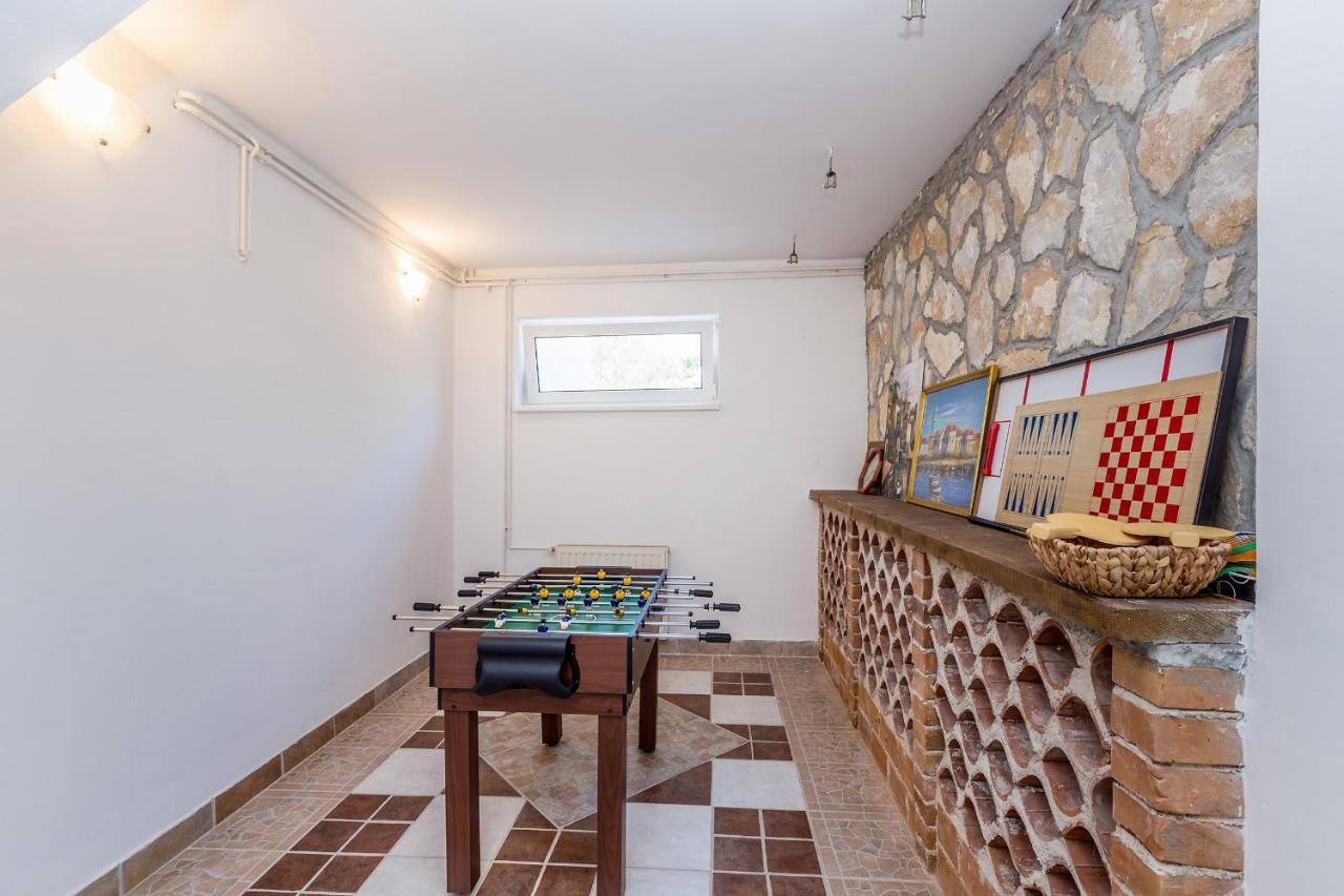 Holiday Home Olive Garden Brzac Екстериор снимка