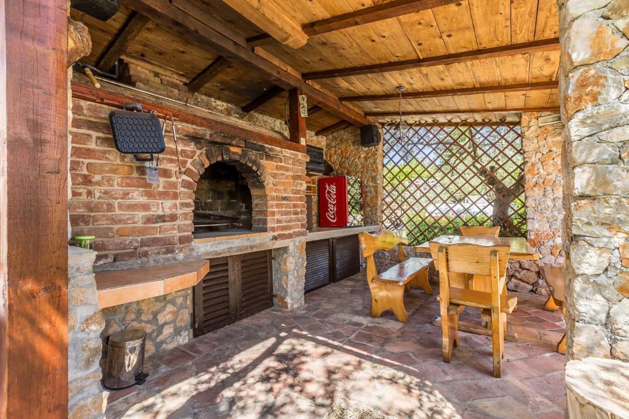 Holiday Home Olive Garden Brzac Екстериор снимка