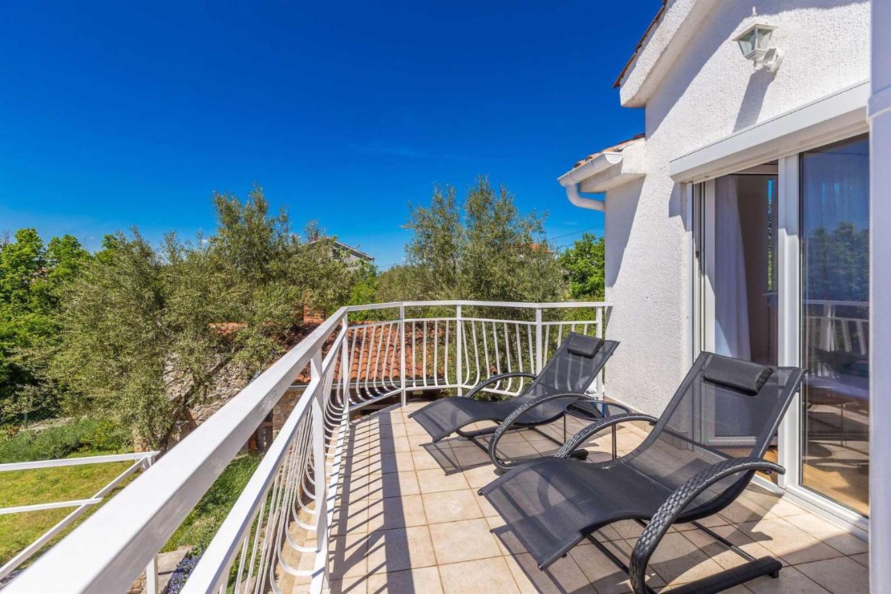 Holiday Home Olive Garden Brzac Екстериор снимка