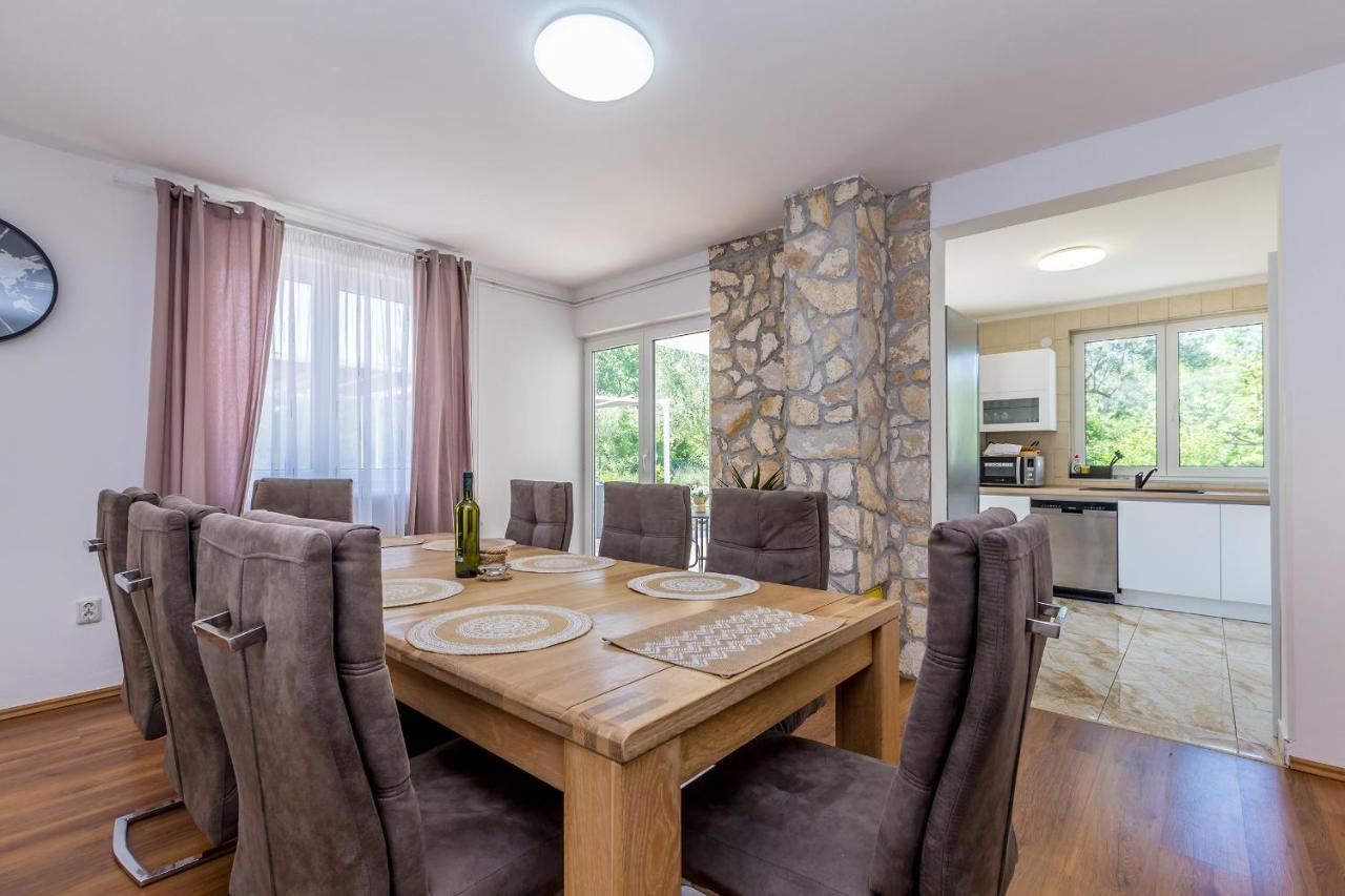 Holiday Home Olive Garden Brzac Екстериор снимка