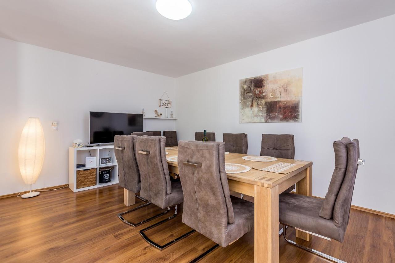 Holiday Home Olive Garden Brzac Екстериор снимка
