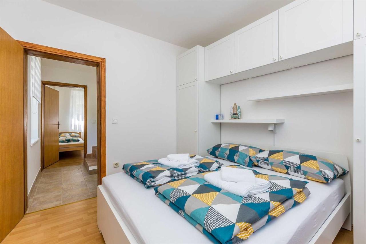 Holiday Home Olive Garden Brzac Екстериор снимка